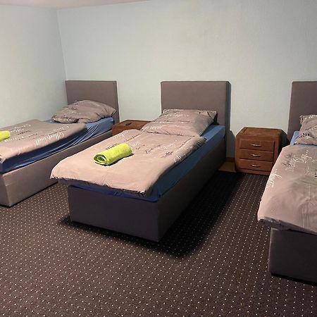 Chambre Avec 3 Lits Tréveris Exterior foto