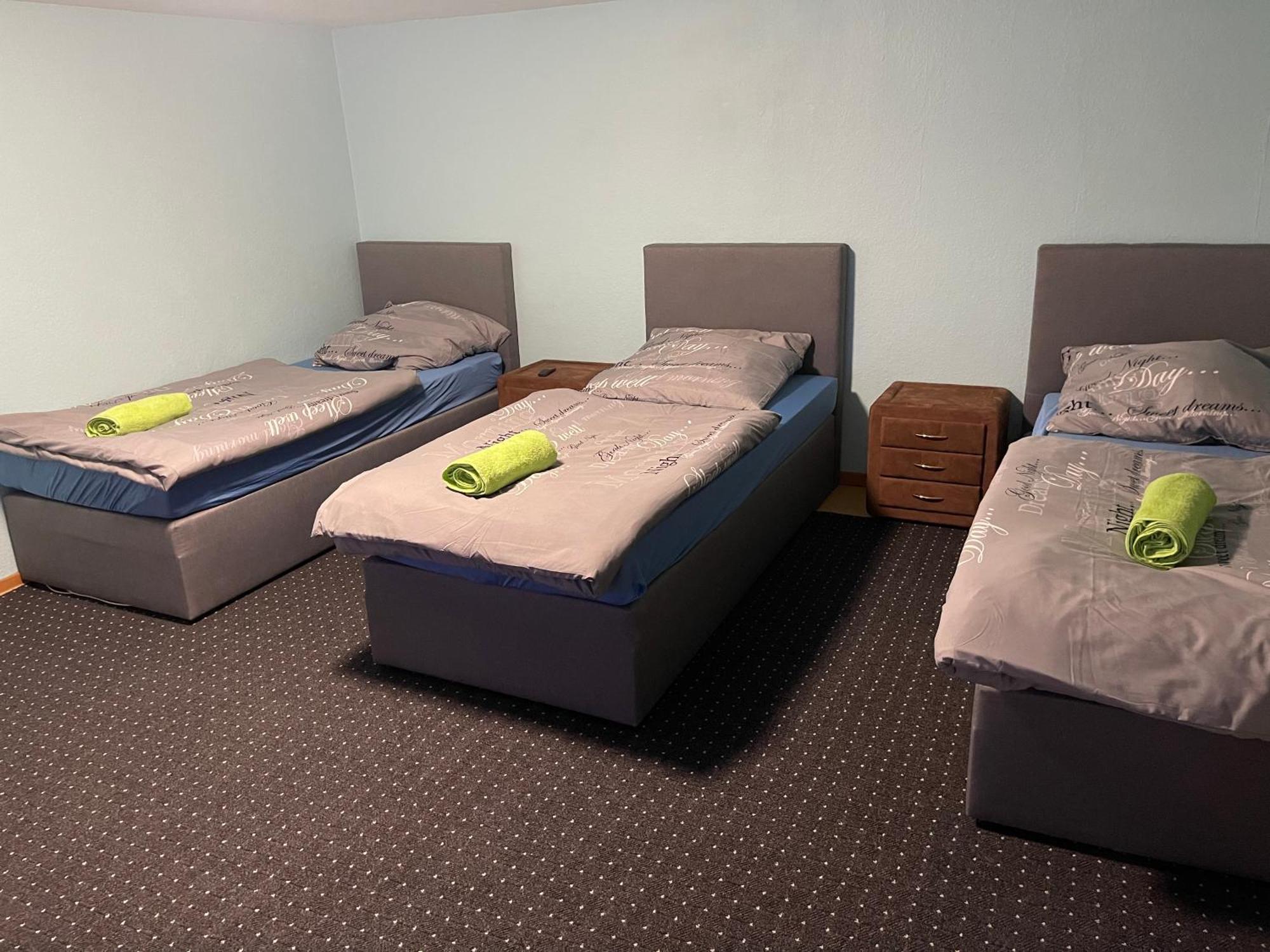 Chambre Avec 3 Lits Tréveris Exterior foto