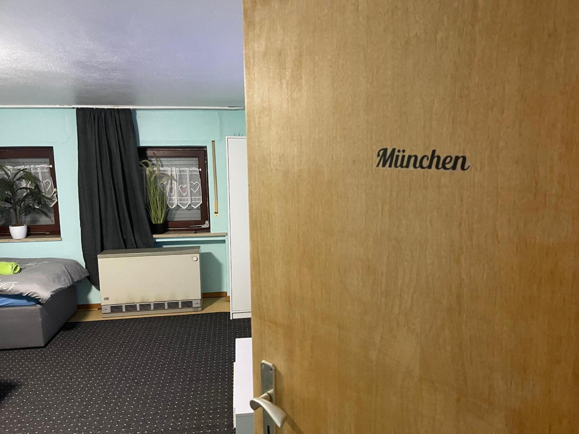 Chambre Avec 3 Lits Tréveris Exterior foto